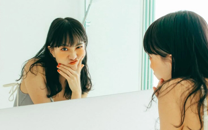Thói quen 1: Sử dụng thuốc nhuộm tóc và sản phẩm duỗi tóc hóa học